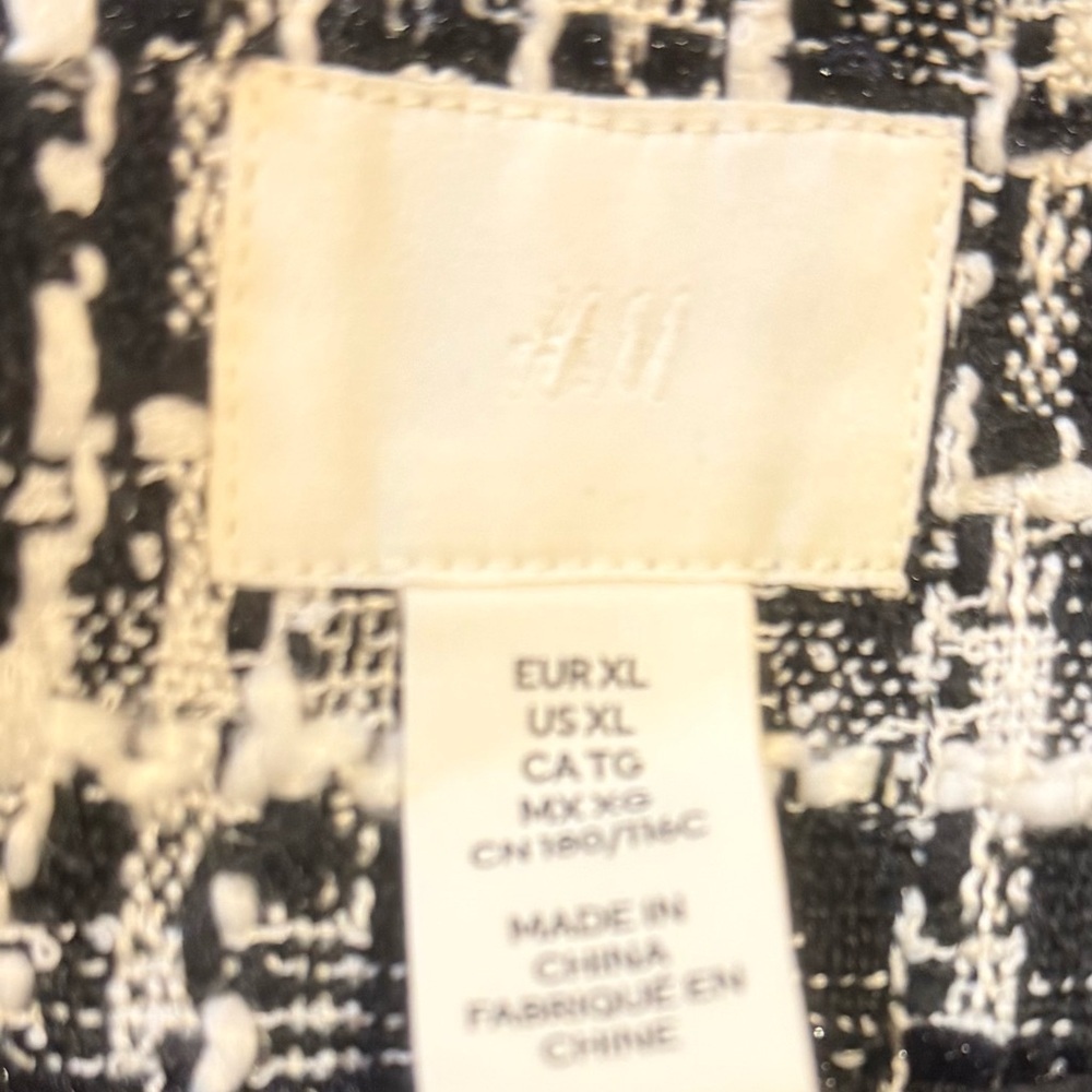 H&M Monochrome Tweed Cropped Blazer XL w Front Pockets - Picture 4 of 6